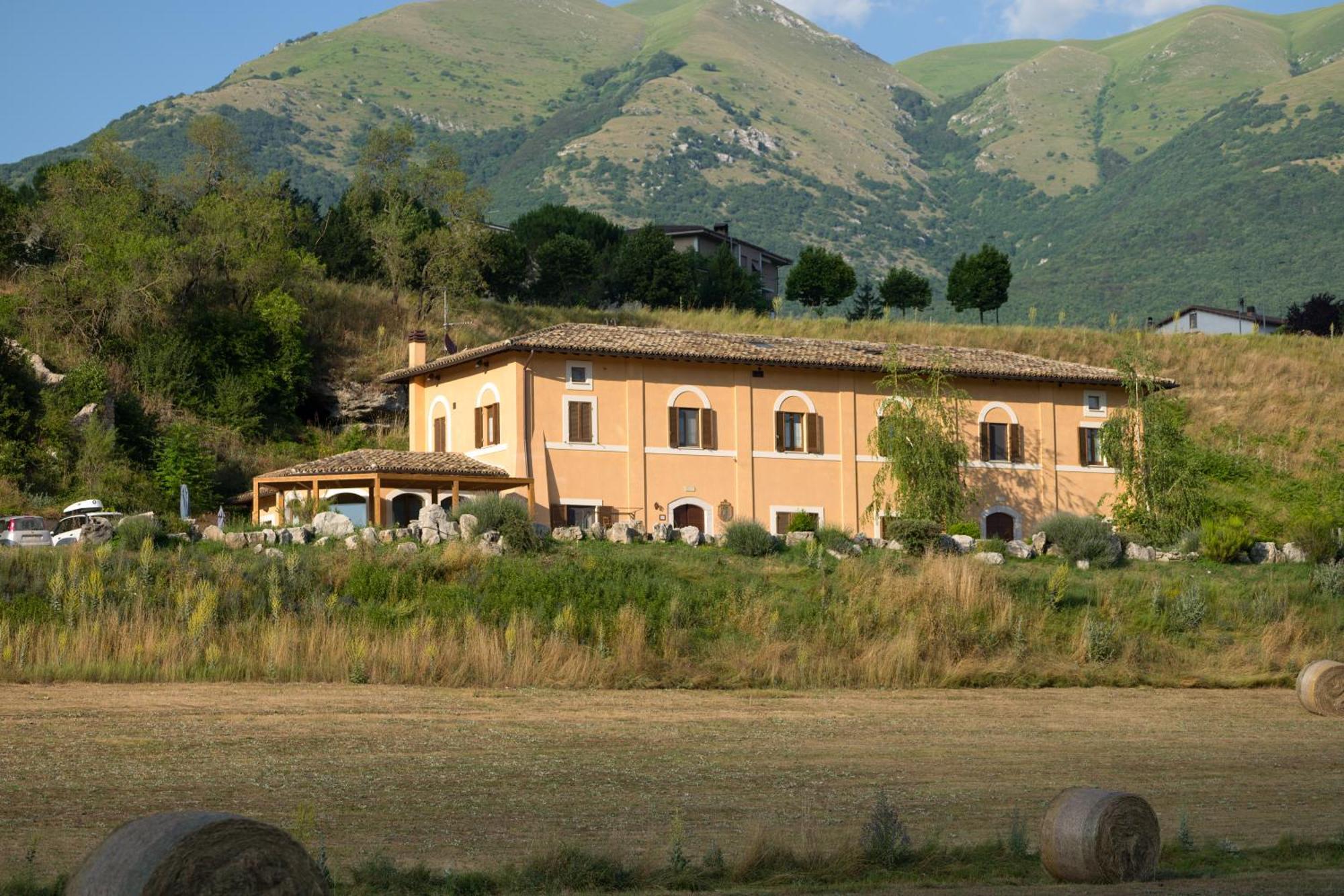 Il Casale San Martino Bed and Breakfast Norcia Eksteriør billede